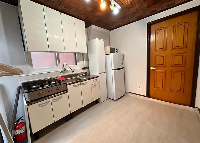 Price Center Near Hongdae Gangnam 5 Min To Subway Station アパート
